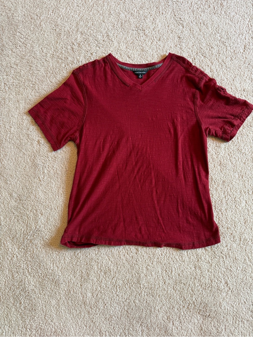 Men's V-Neck Short Sleeve Tee in Burgundy